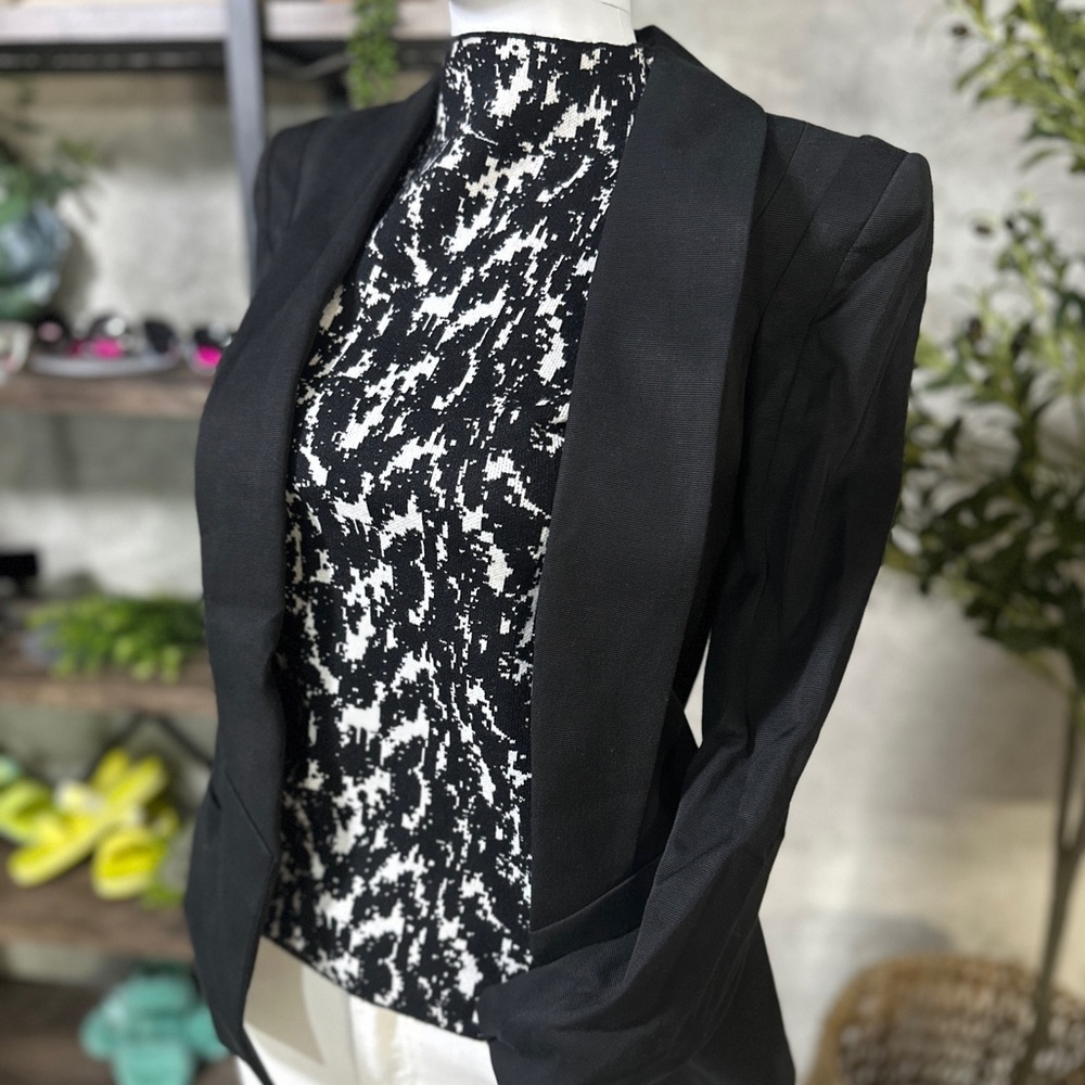#2 NWT! woven turtle neck sleeveless top black and white